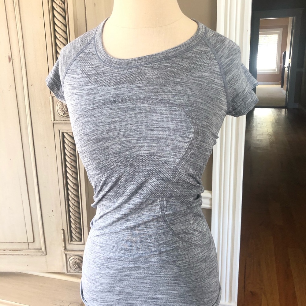 Lululemon athletic top - Picture 3 of 3
